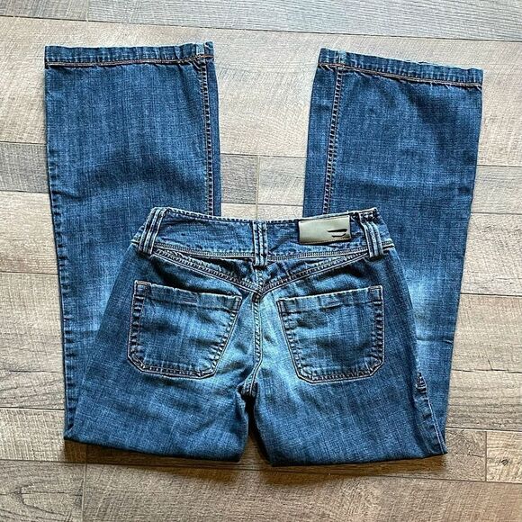 Like New!! Diesel Women’s, Retro-Detail, Mod. Hipper Jeans. Size W: 26 / L: 30. - Picture 2 of 8